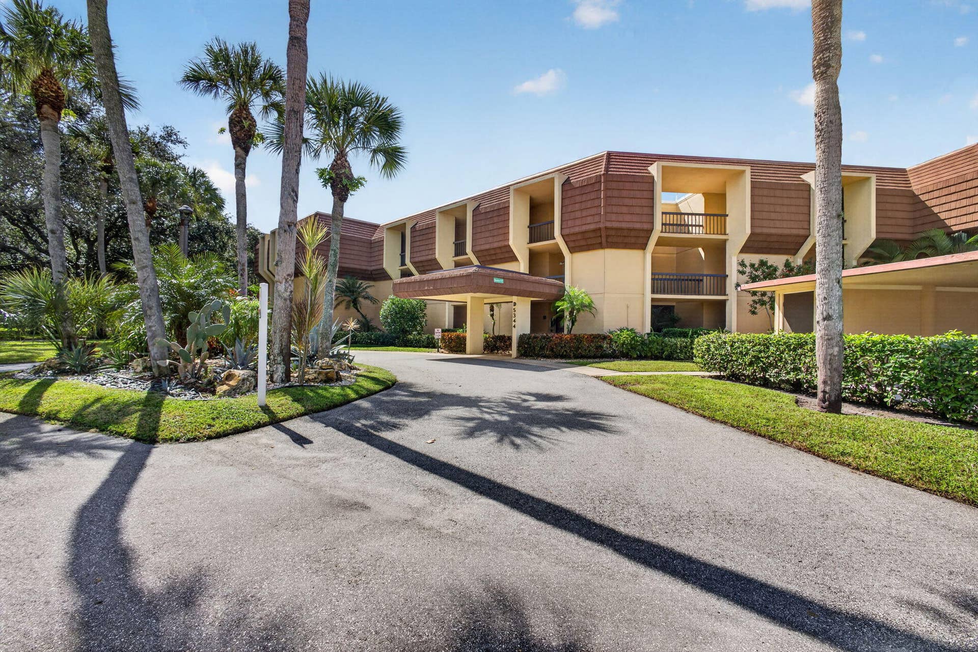 5344 WOODLAND LAKES Drive, #225, Palm Beach Gardens, FL 33418 Building 5344