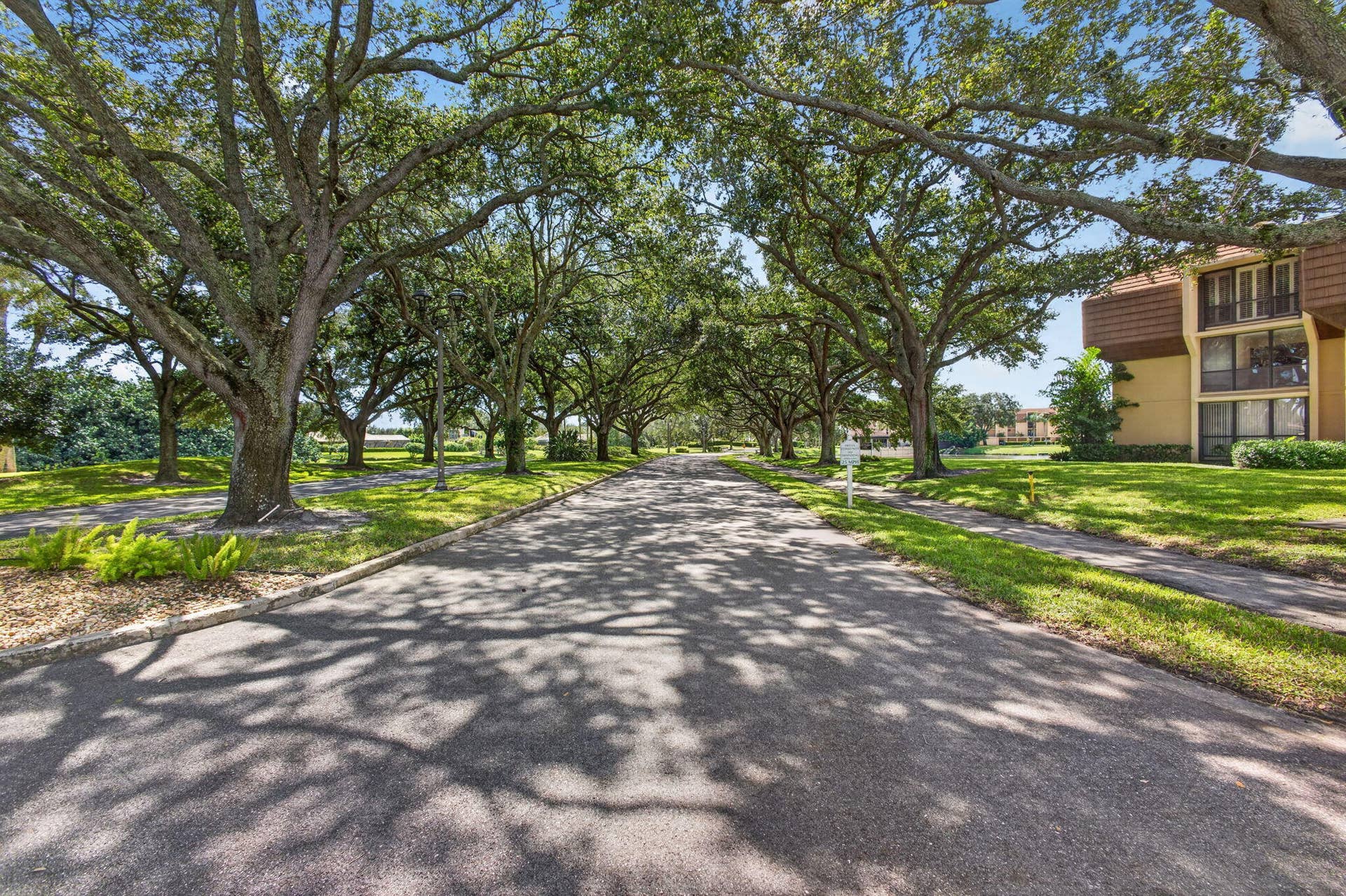 5344 WOODLAND LAKES Drive, #225, Palm Beach Gardens, FL 33418 Tree-lined Streets