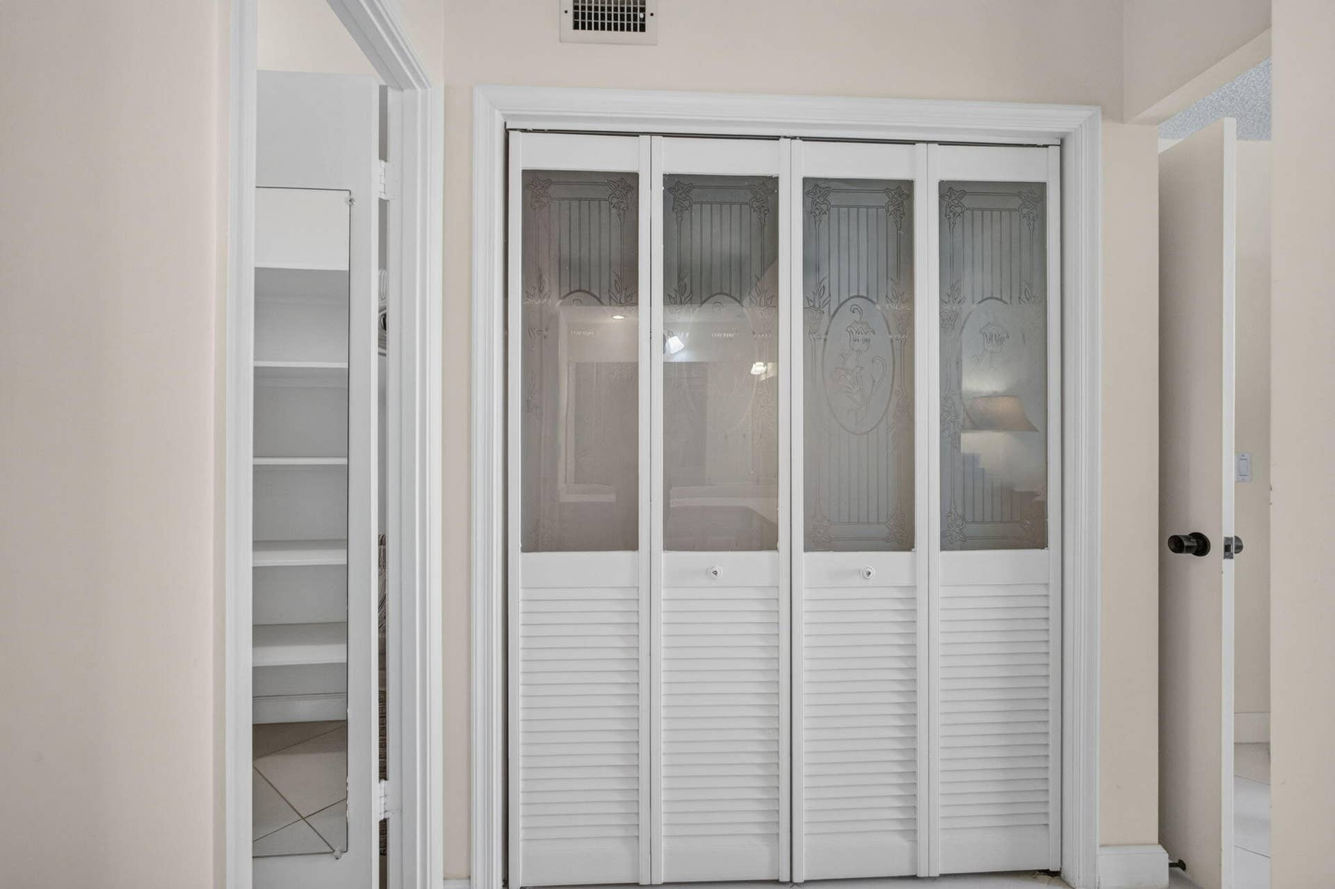5344 WOODLAND LAKES Drive, #225, Palm Beach Gardens, FL 33418 Primary Closet w/Venetian Bi-fold Doors