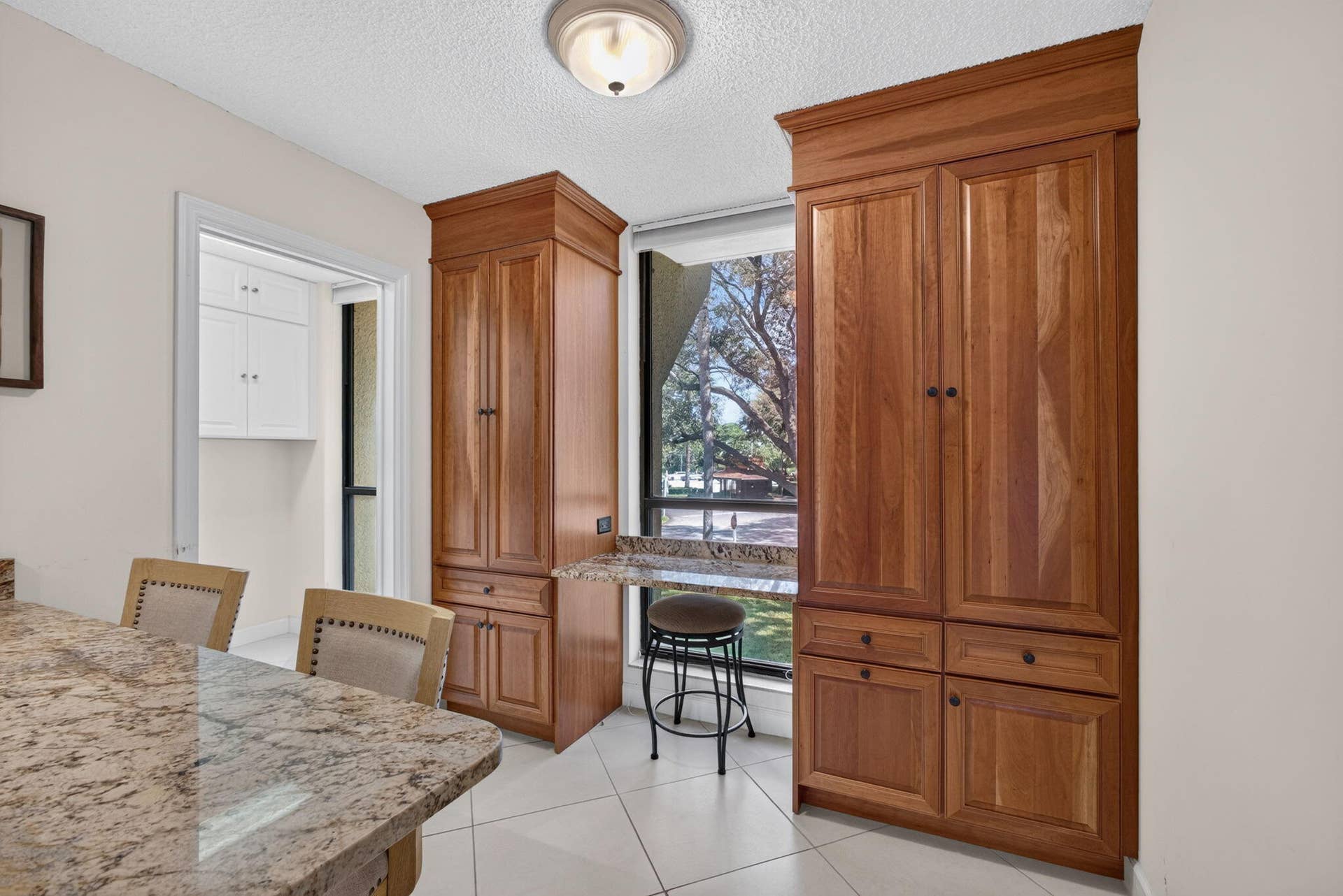 5344 WOODLAND LAKES Drive, #225, Palm Beach Gardens, FL 33418 Built-in office/storage