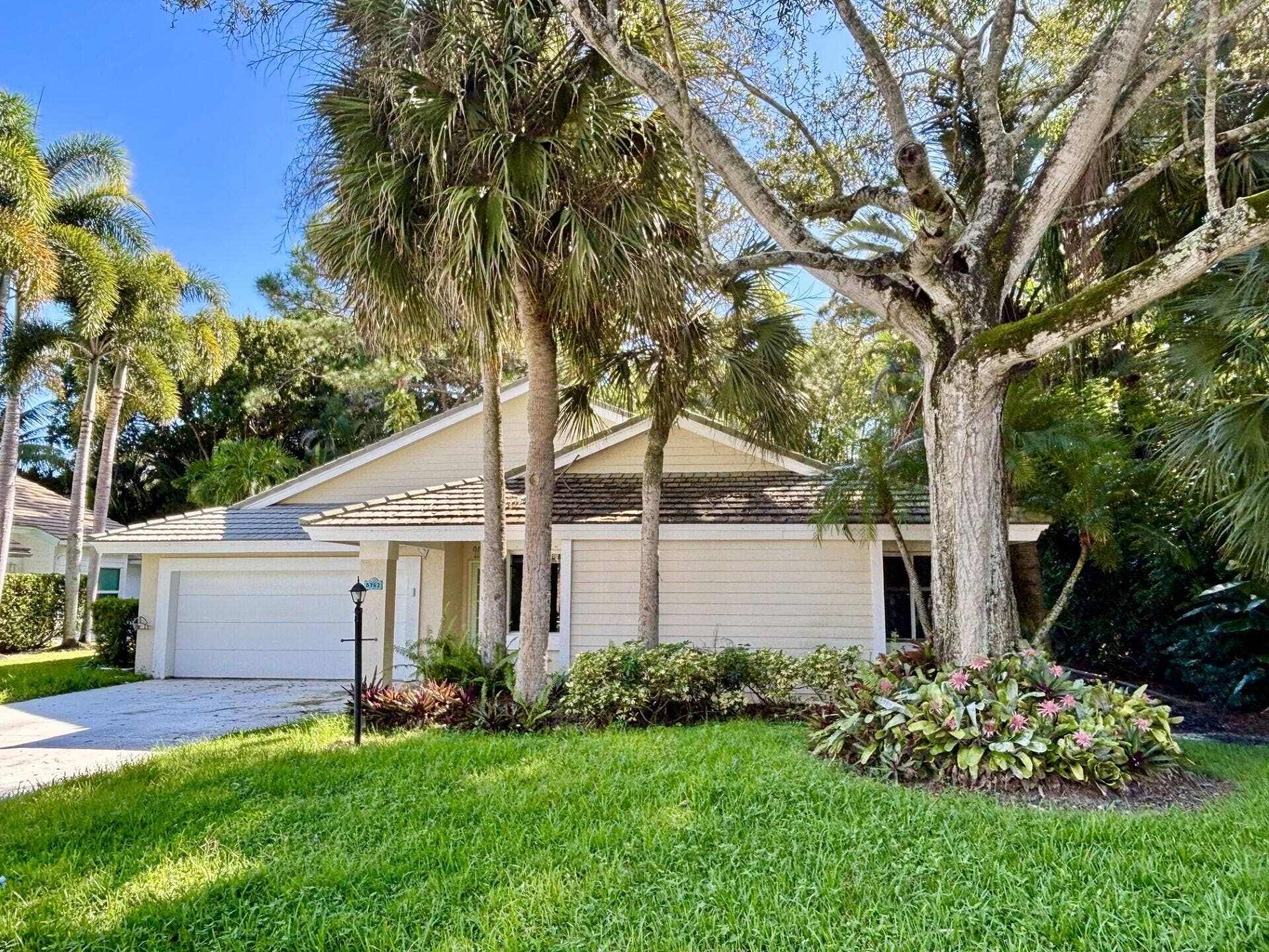 5762 Peachwood Court, Jupiter, FL 33458 2