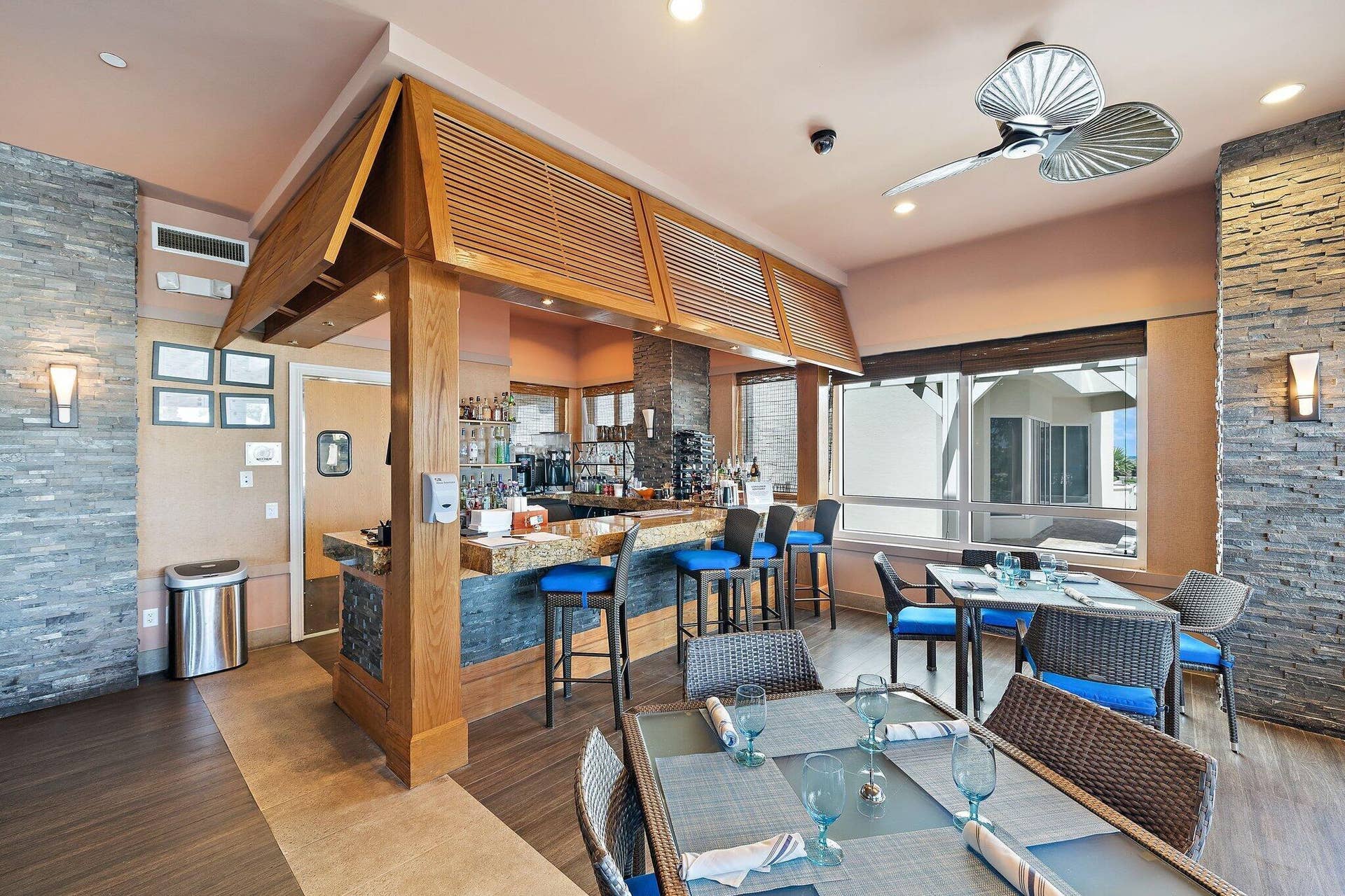 2700 N Ocean Drive, #2304b, Singer Island, FL 33404 Private Restaurant