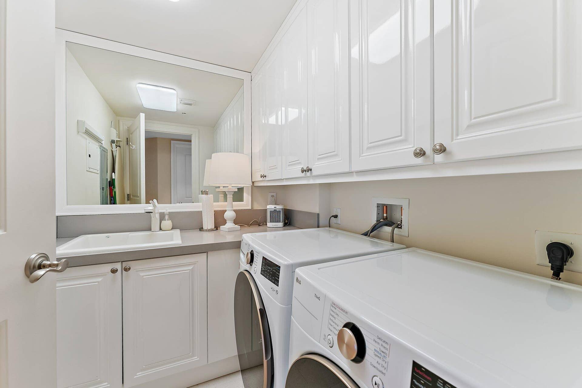2700 N Ocean Drive, #2304b, Singer Island, FL 33404 Laundry Room