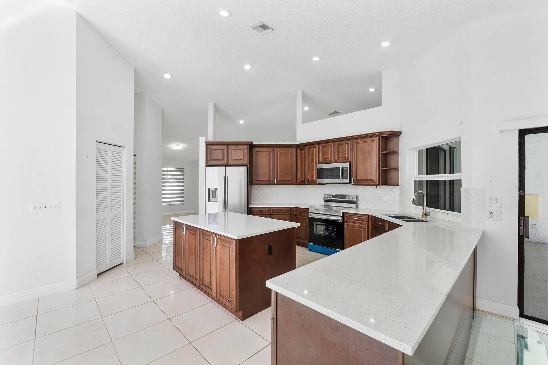 11932 nw 2nd st_048
