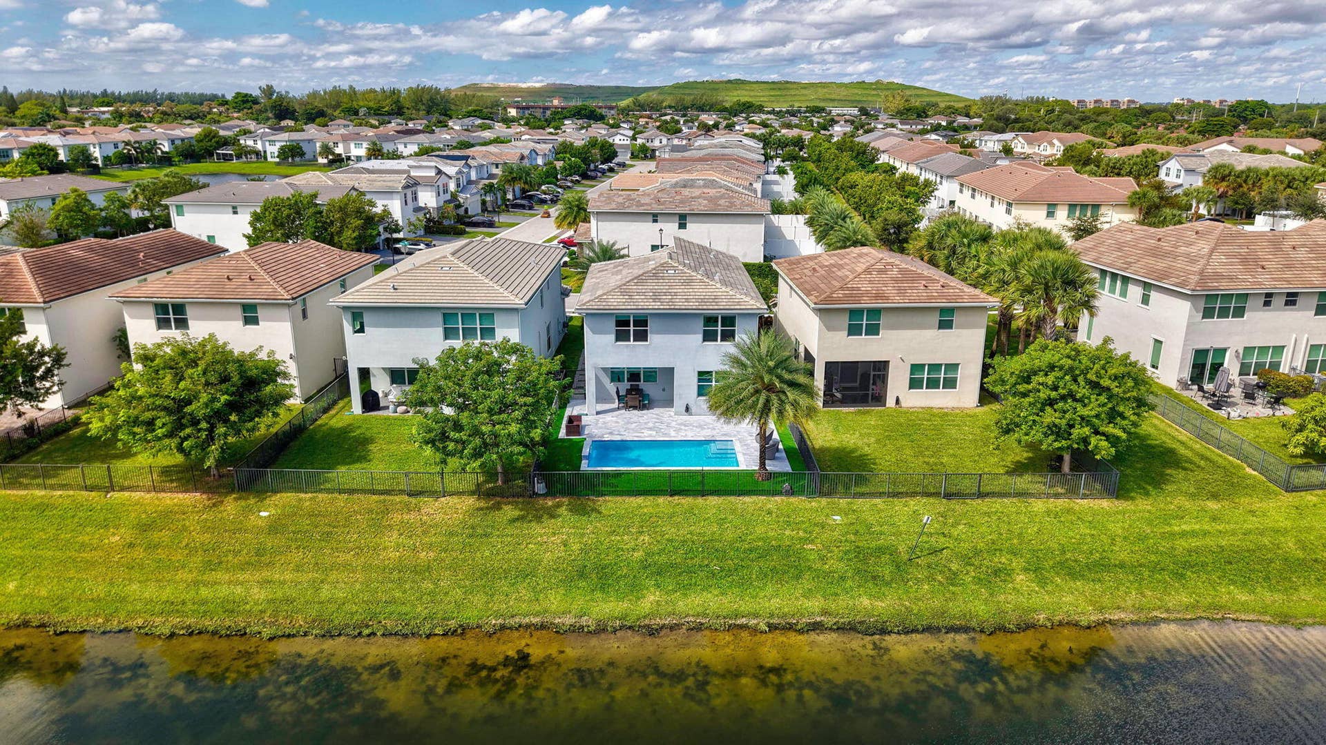 4228 VELEIROS Avenue, Deerfield Beach, FL 33064 45-web-or-mls-DJI_20261014115132_0447_D_