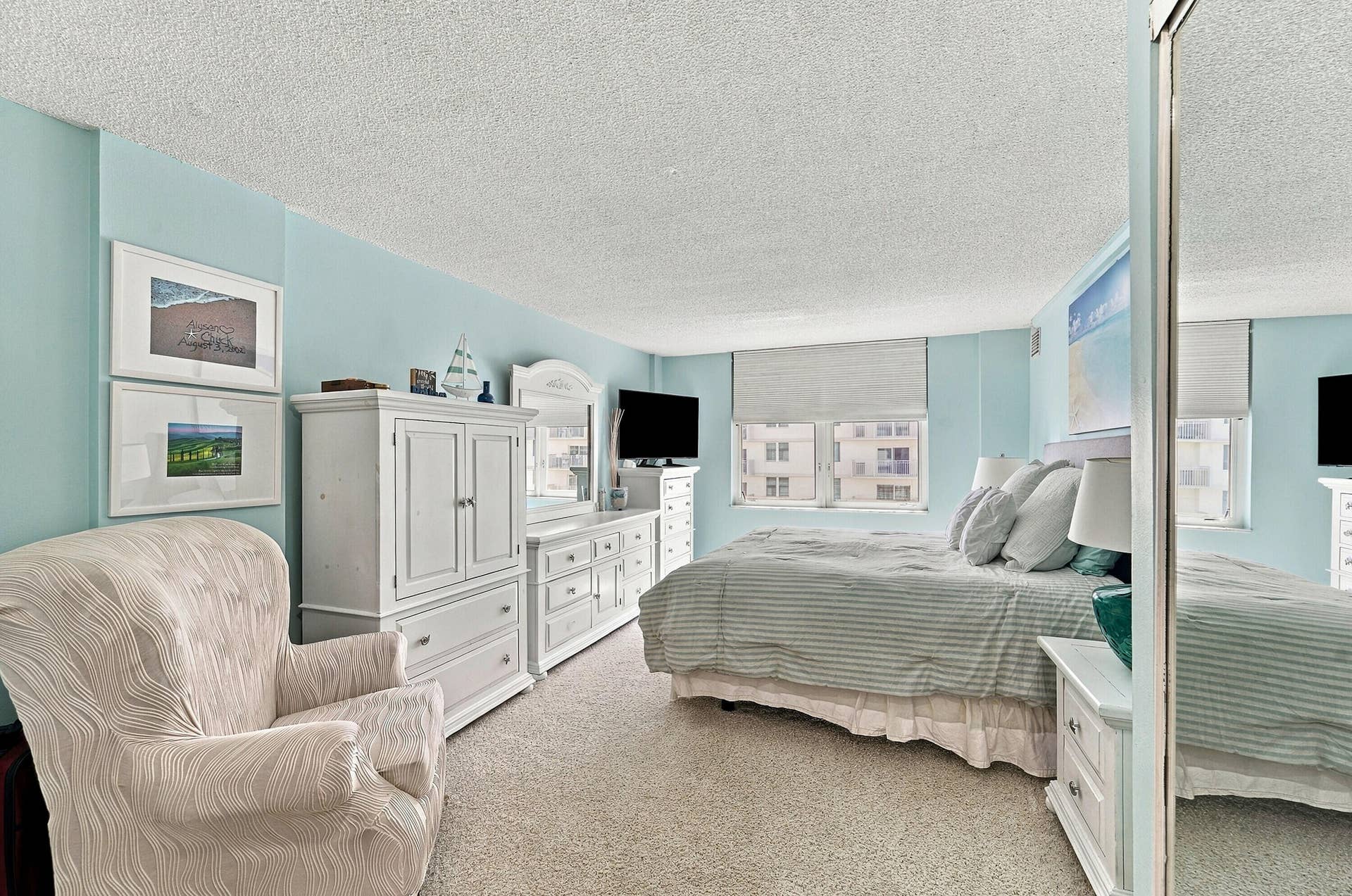 17_bedroom