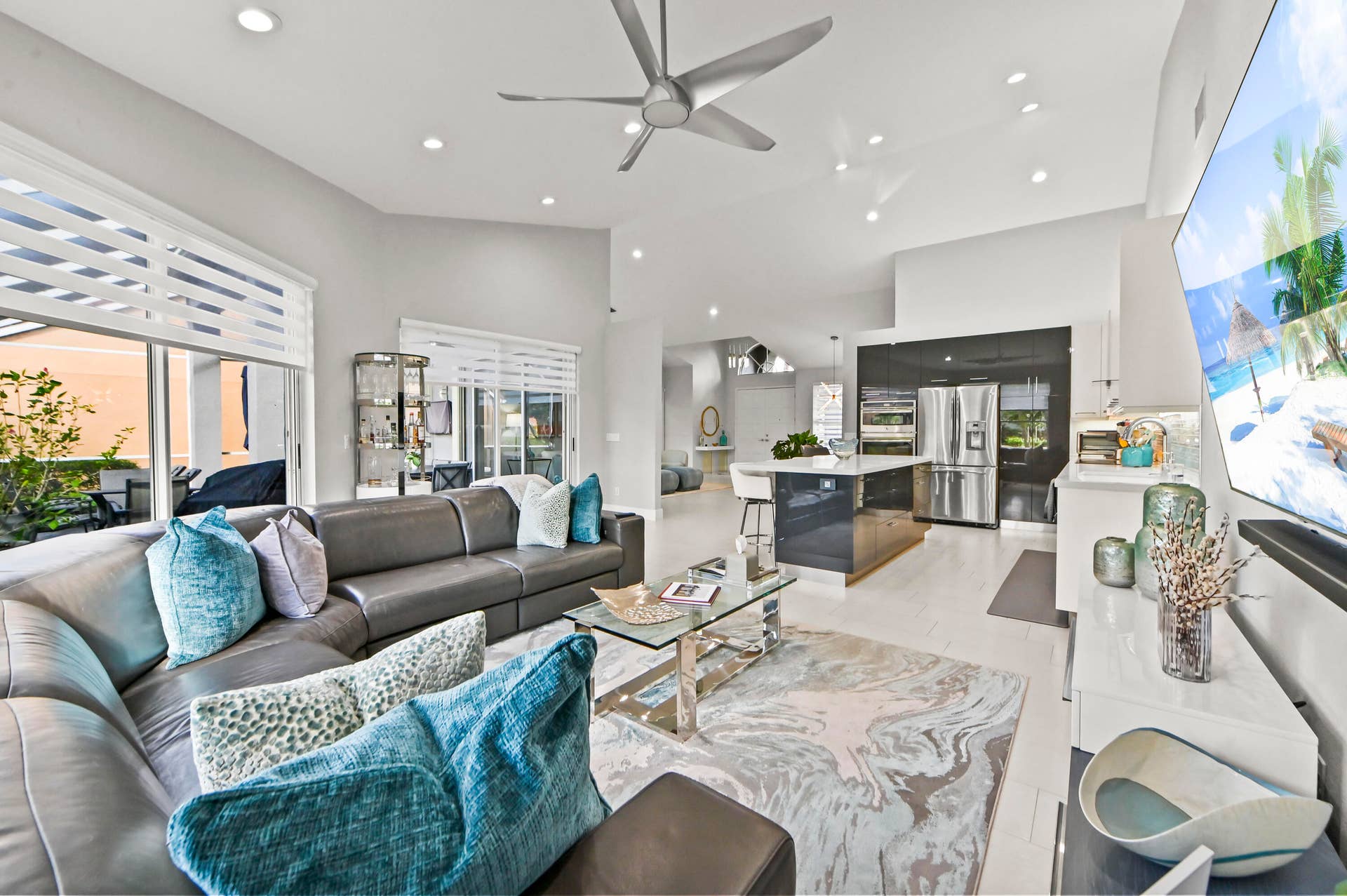 22 Family room 03