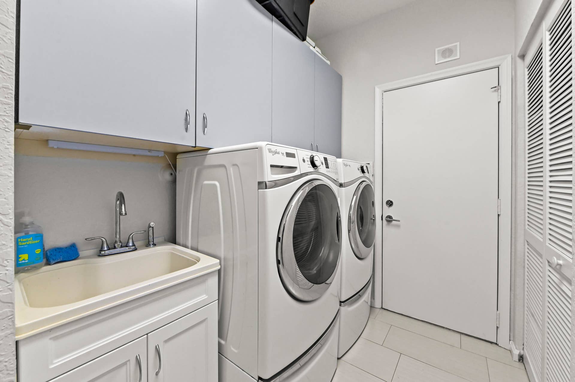 23 Laundry room 01