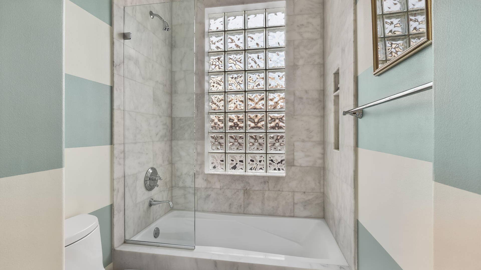 1014 Grand Court, Highland Beach, FL 33487 Guest Bath #3