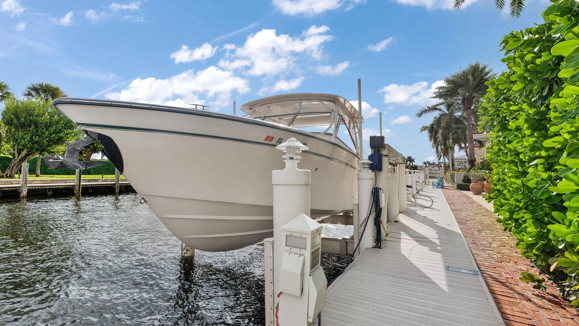 1014 Grand Court, Highland Beach, FL 33487 24-ton Boat Lift