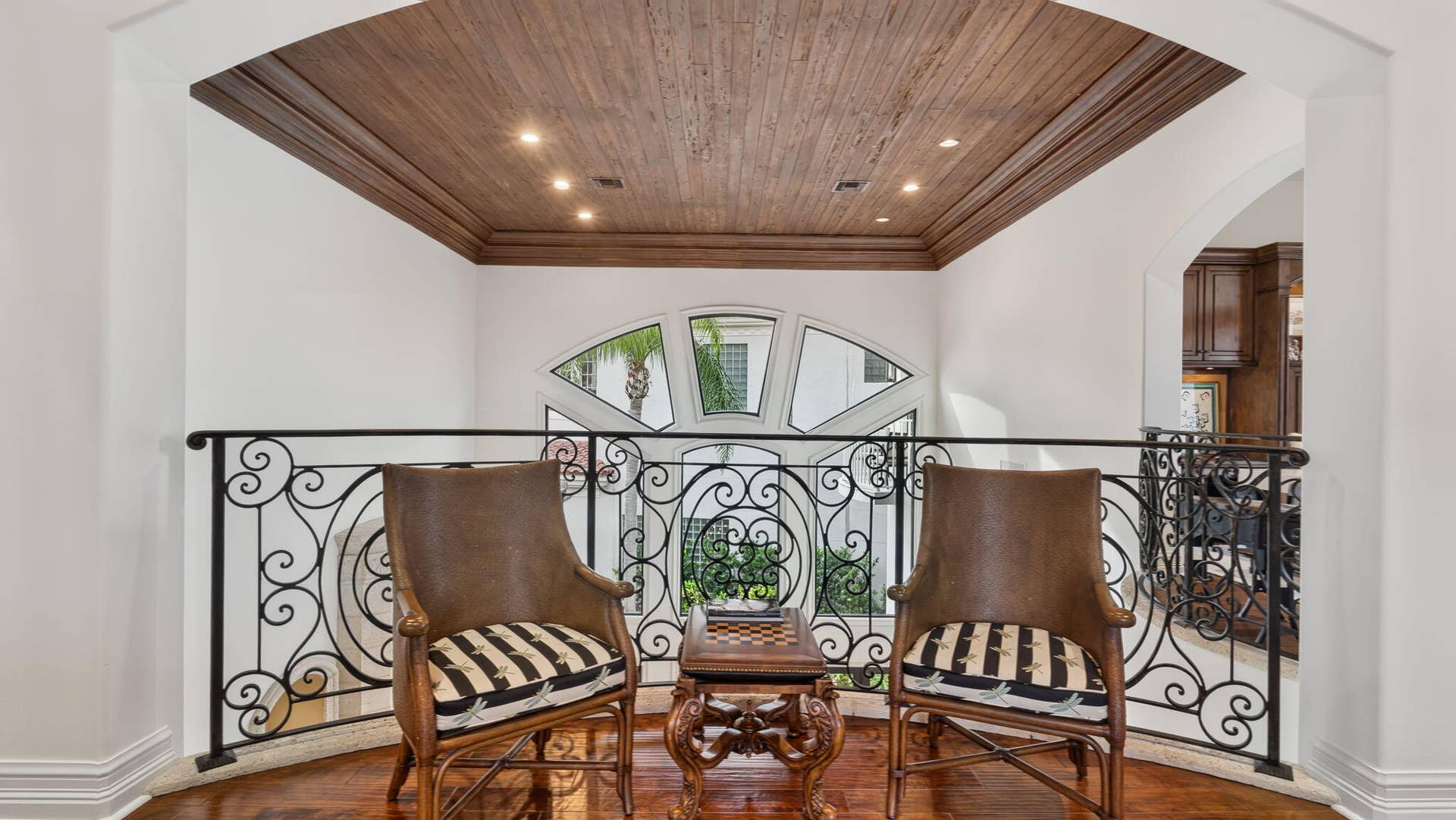 1014 Grand Court, Highland Beach, FL 33487 Upstairs sitting area