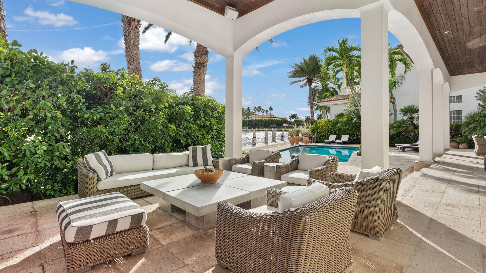 1014 Grand Court, Highland Beach, FL 33487 Outdoor living room