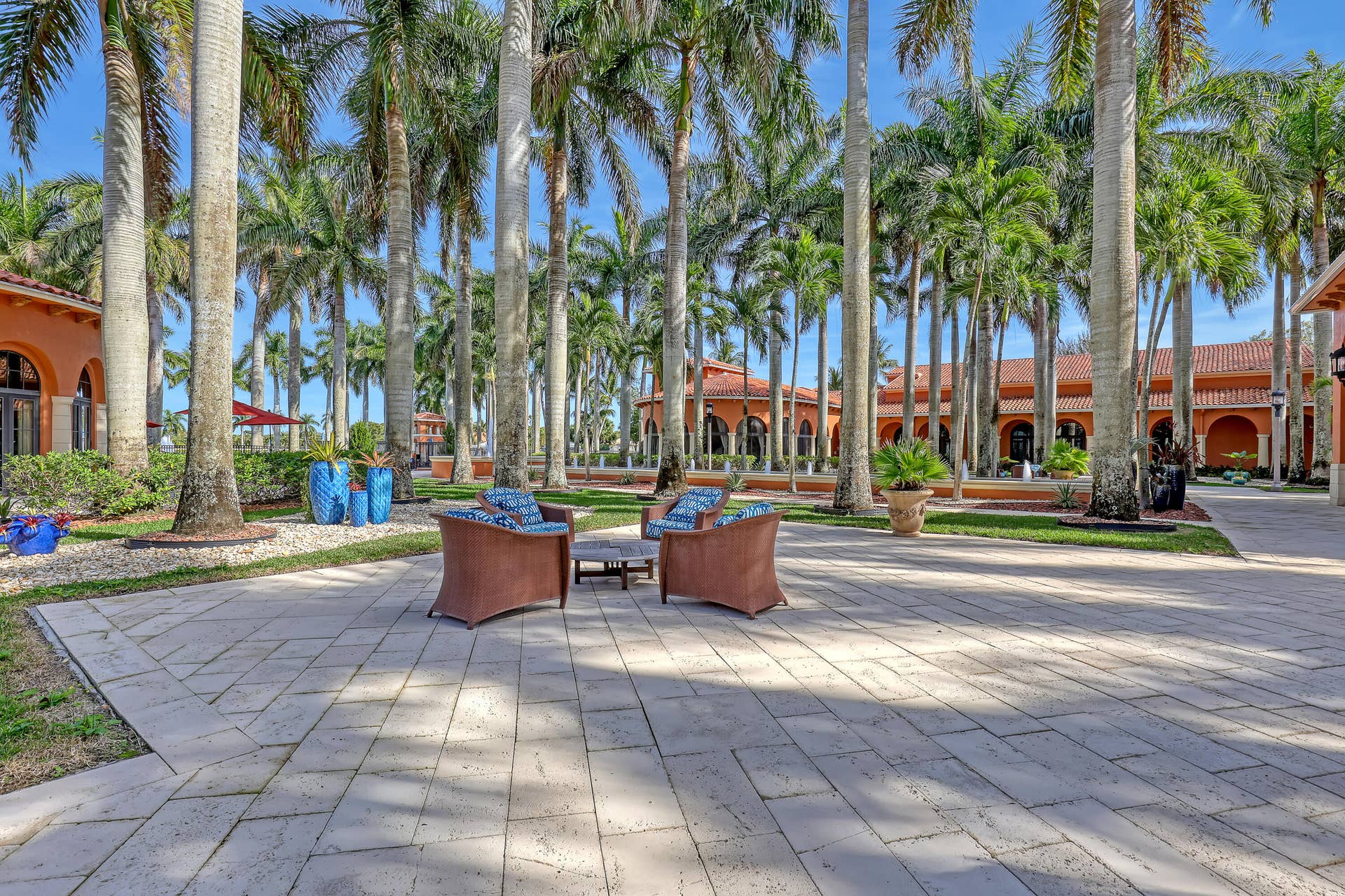 8933 Via Brilliante, #8933, Wellington, FL 33411 Clubhouse sitting area