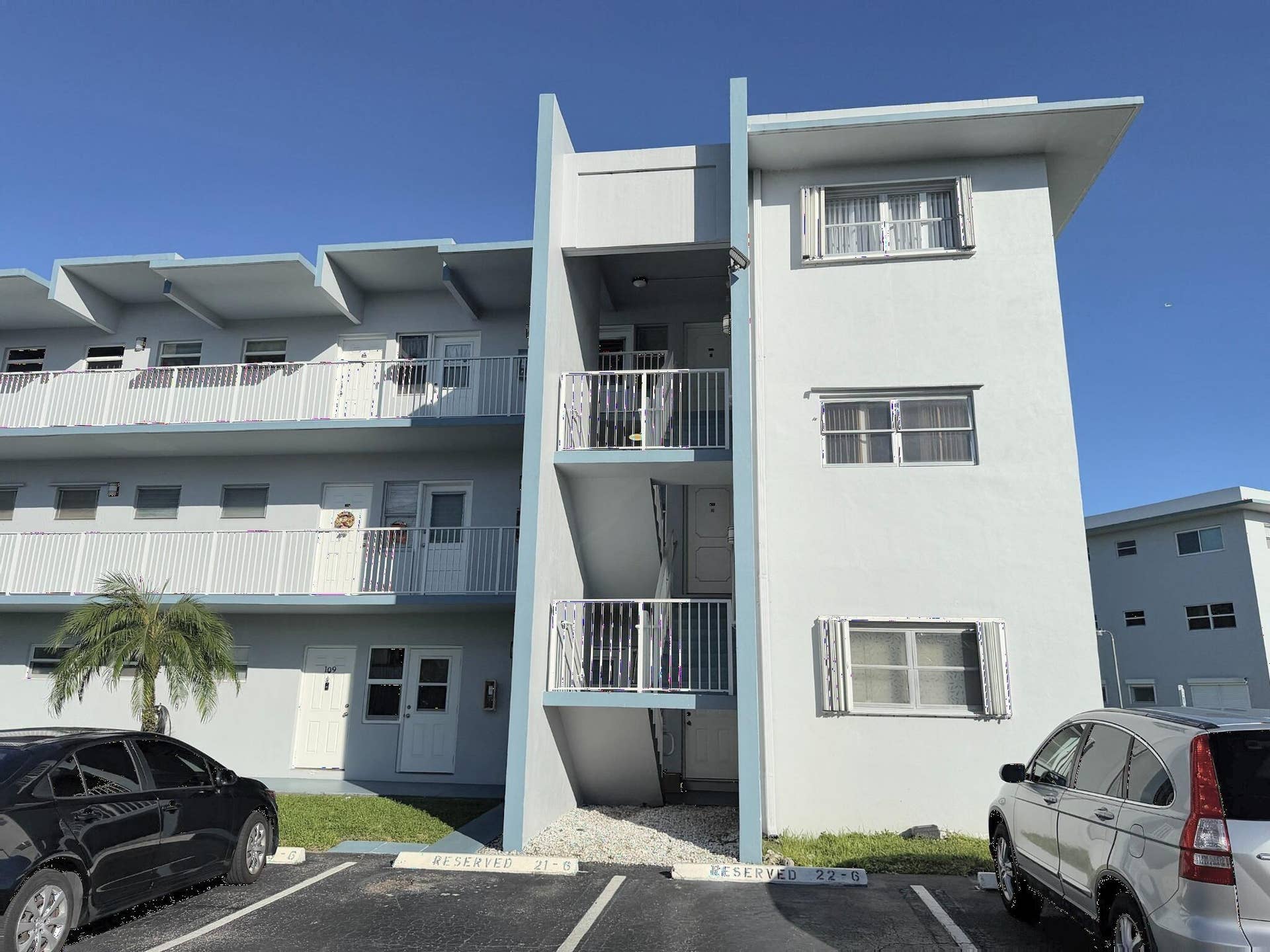 2309 PARK Lane, #210, Hollywood, FL 33021 Corner unit