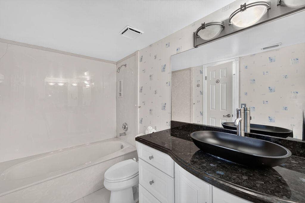 5950 Golden Eagle Circle, Palm Beach Gardens, FL 33418 Primary Bathroom
