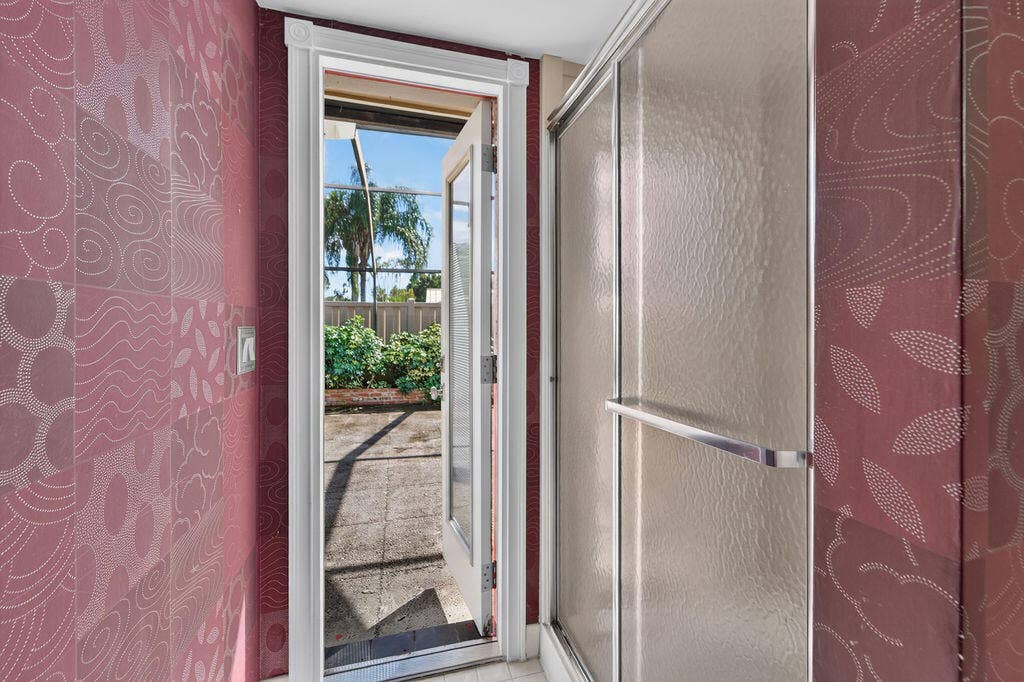 5950 Golden Eagle Circle, Palm Beach Gardens, FL 33418 Bathroom 2