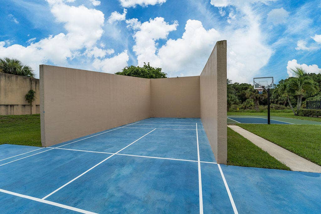 5950 Golden Eagle Circle, Palm Beach Gardens, FL 33418 Handball & Racketball