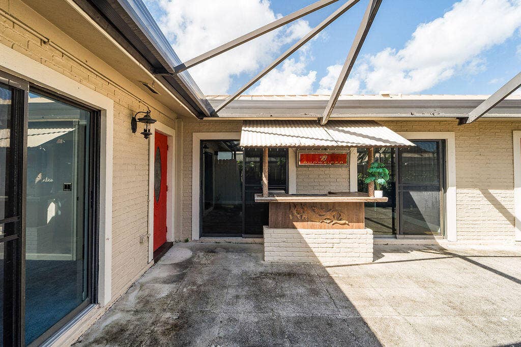 5950 Golden Eagle Circle, Palm Beach Gardens, FL 33418 Fully screened Patio