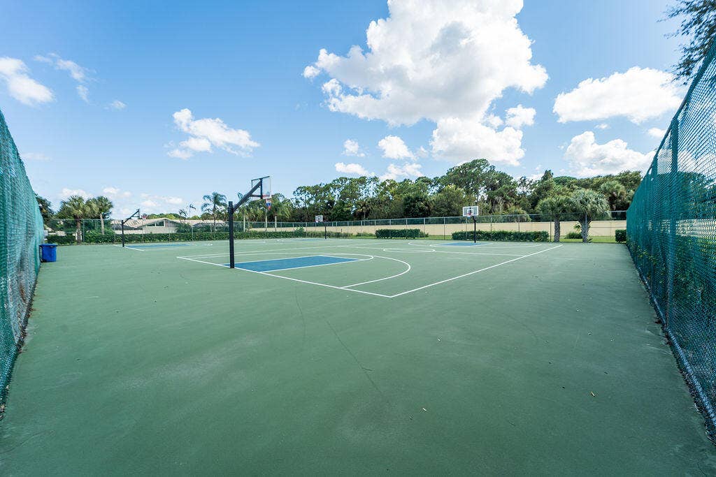 5950 Golden Eagle Circle, Palm Beach Gardens, FL 33418 Basketball Court