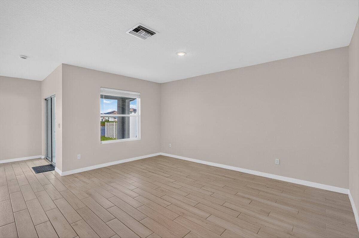 5127 MONTECRISTO Terrace, Fort Pierce, FL 34951 22-055_IMG_9221
