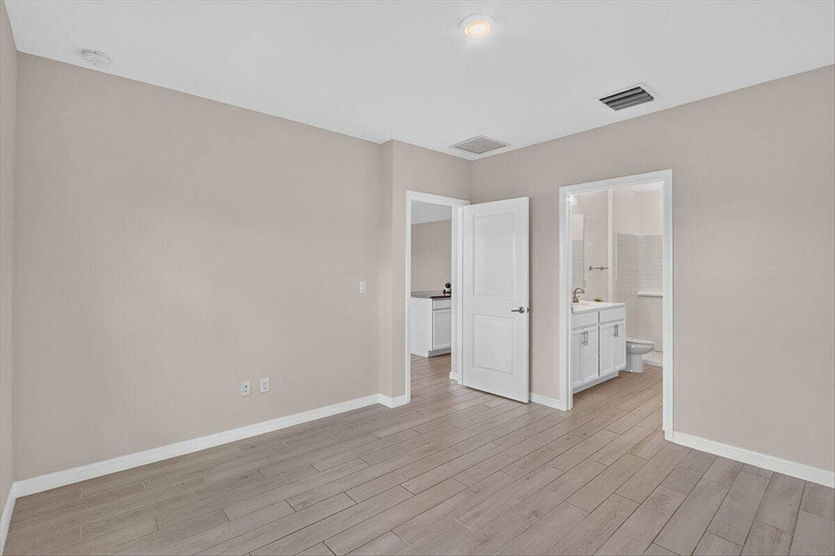5127 MONTECRISTO Terrace, Fort Pierce, FL 34951 23-056_IMG_9301