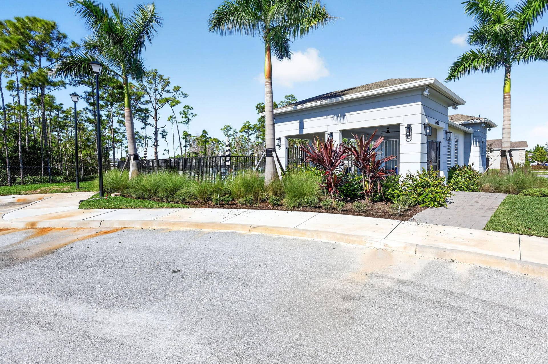 35_Pool House