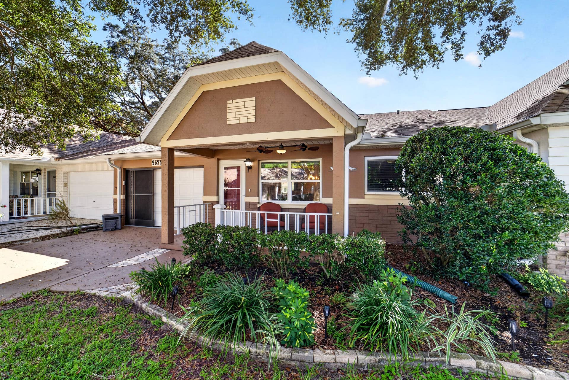 9675 SW 85th Avenue, #B, Ocala, FL 34481 Enjoy Favorite Beverage - Porch