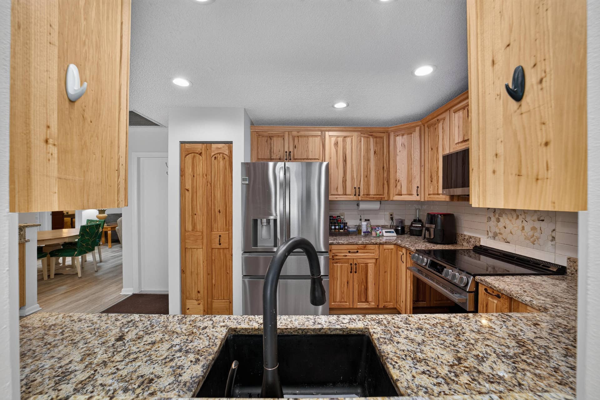 9675 SW 85th Avenue, #B, Ocala, FL 34481 Passthrough Kitchen & FLEX Room