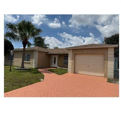 8211 NW 66th Terrace, Tamarac, FL 33321 5bd5378a-3992-4cc8-8e02-e0a4f8525cb6