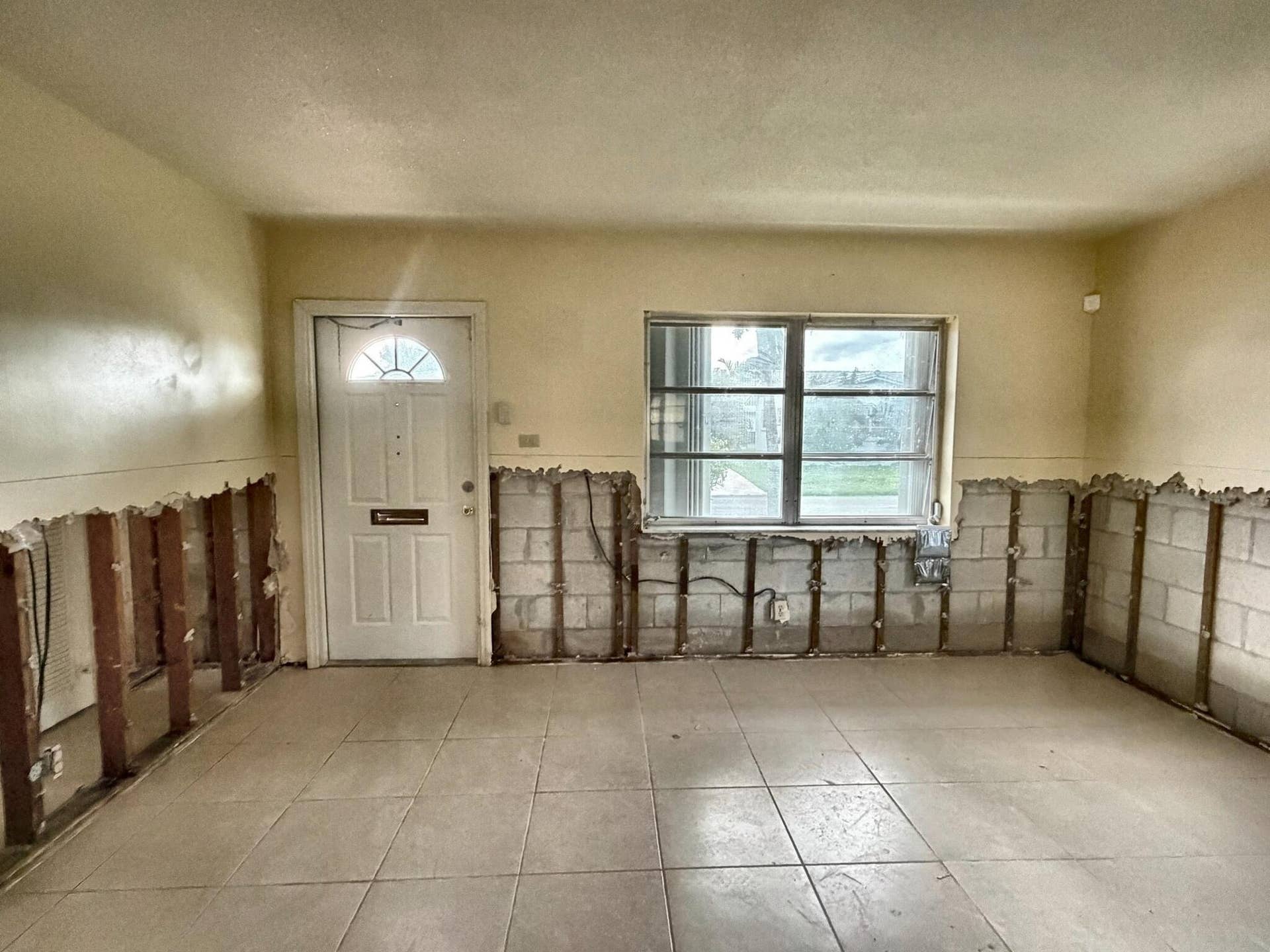 5718 NW 86TH Terrace, Tamarac, FL 33321 Living Area