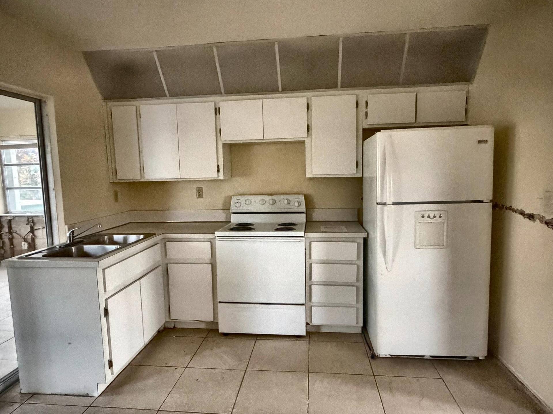 5718 NW 86TH Terrace, Tamarac, FL 33321 Kitchen