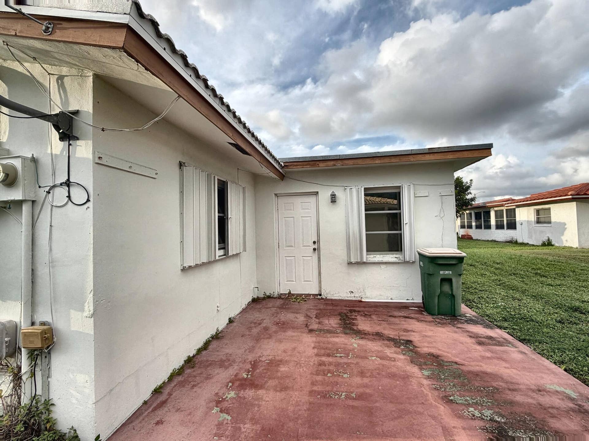 5718 NW 86TH Terrace, Tamarac, FL 33321 Porch