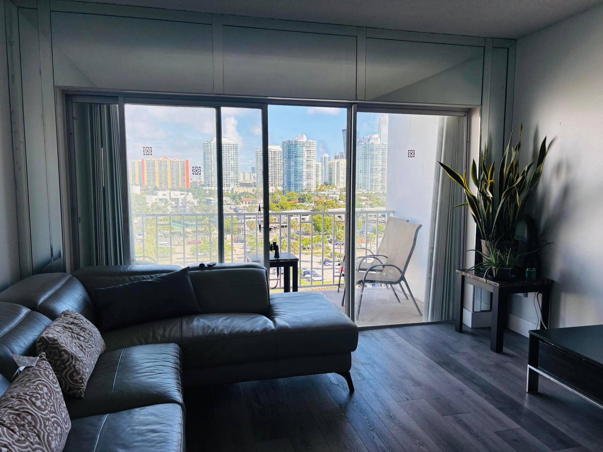500 BAYVIEW Drive, #925, Sunny Isles Beach, Sunny Isles Beach, FL 33160 lIving Room