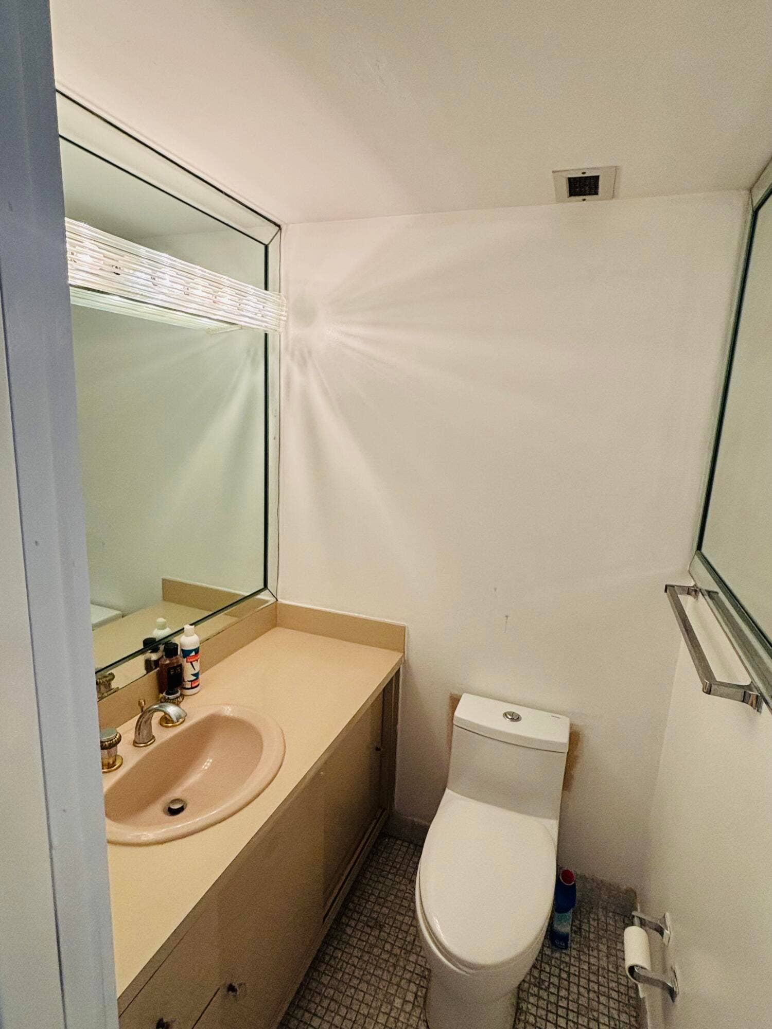 500 BAYVIEW Drive, #925, Sunny Isles Beach, Sunny Isles Beach, FL 33160 Guest Bathroom