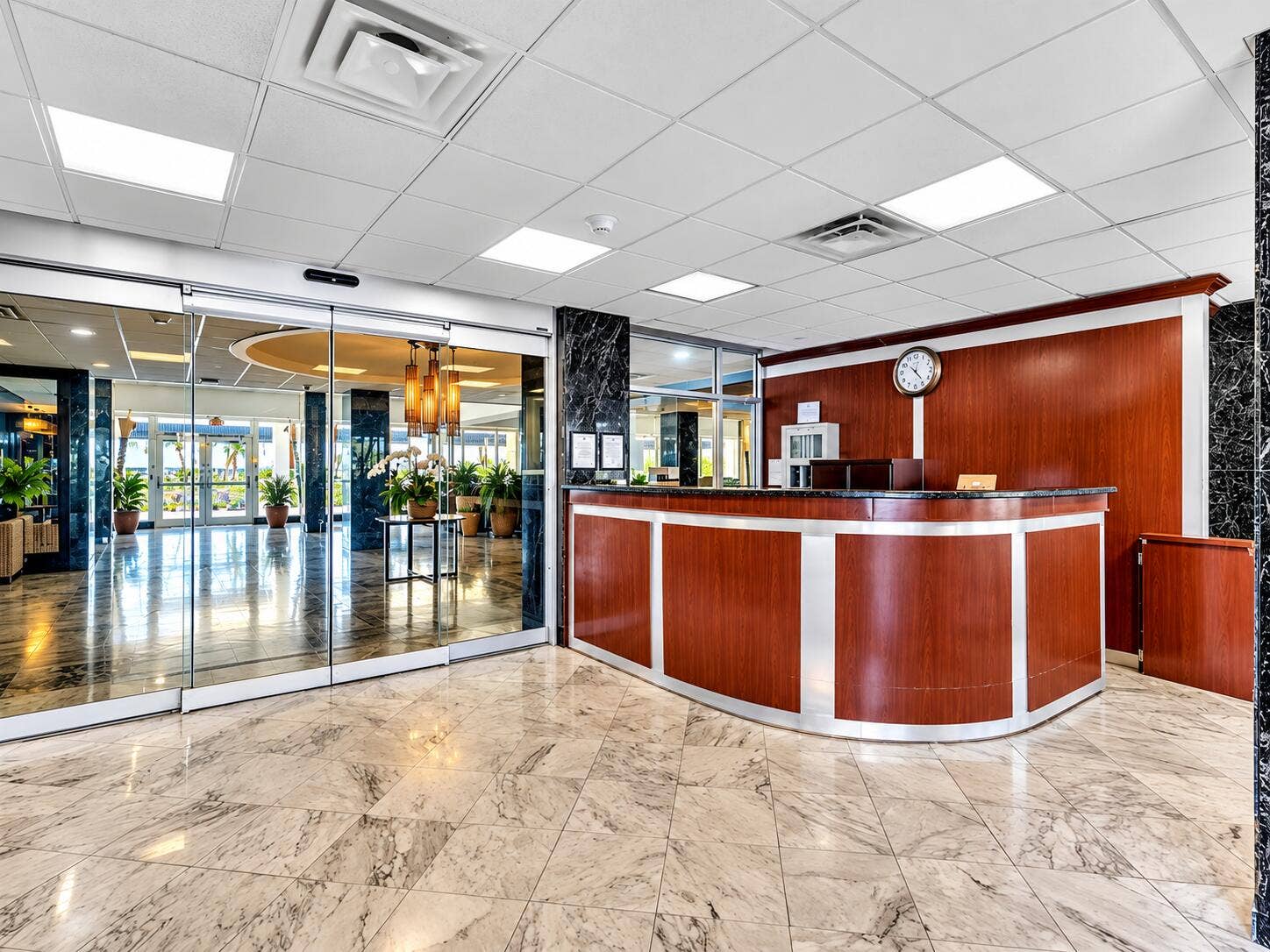 500 BAYVIEW Drive, #925, Sunny Isles Beach, Sunny Isles Beach, FL 33160 Front Desk