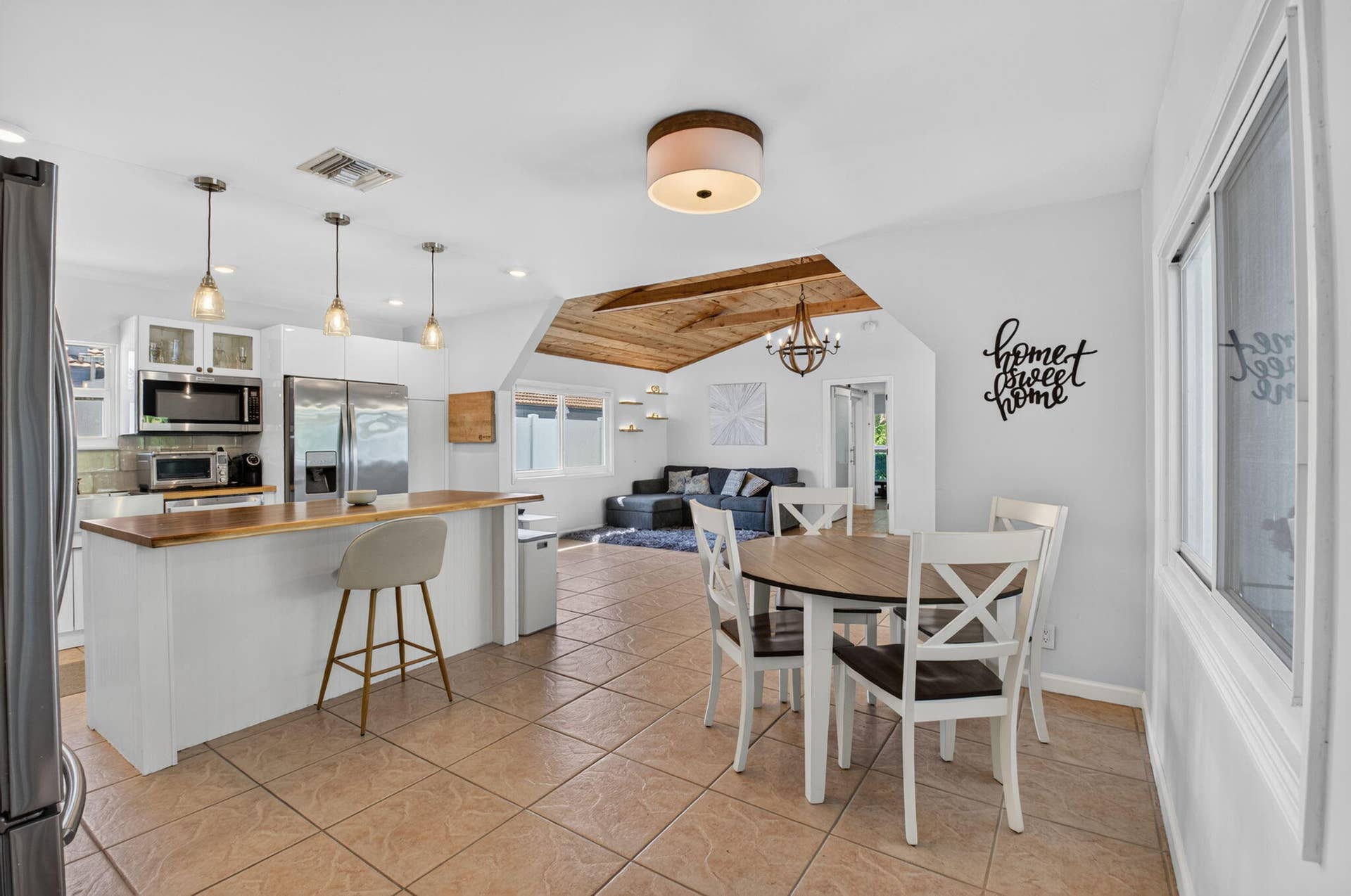 Eat-in Kitchen
