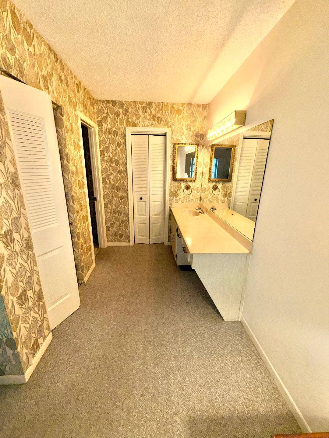 1150 Mahogany Way, #203, Delray Beach, FL 33445 dressing aeraredo
