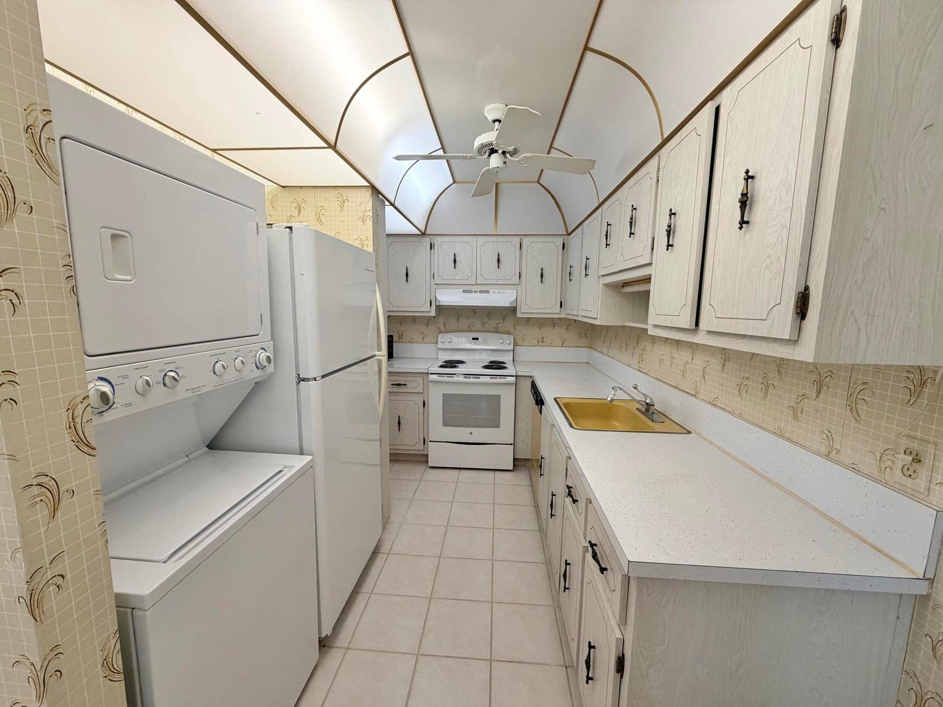 1150 Mahogany Way, #203, Delray Beach, FL 33445 Kitchen