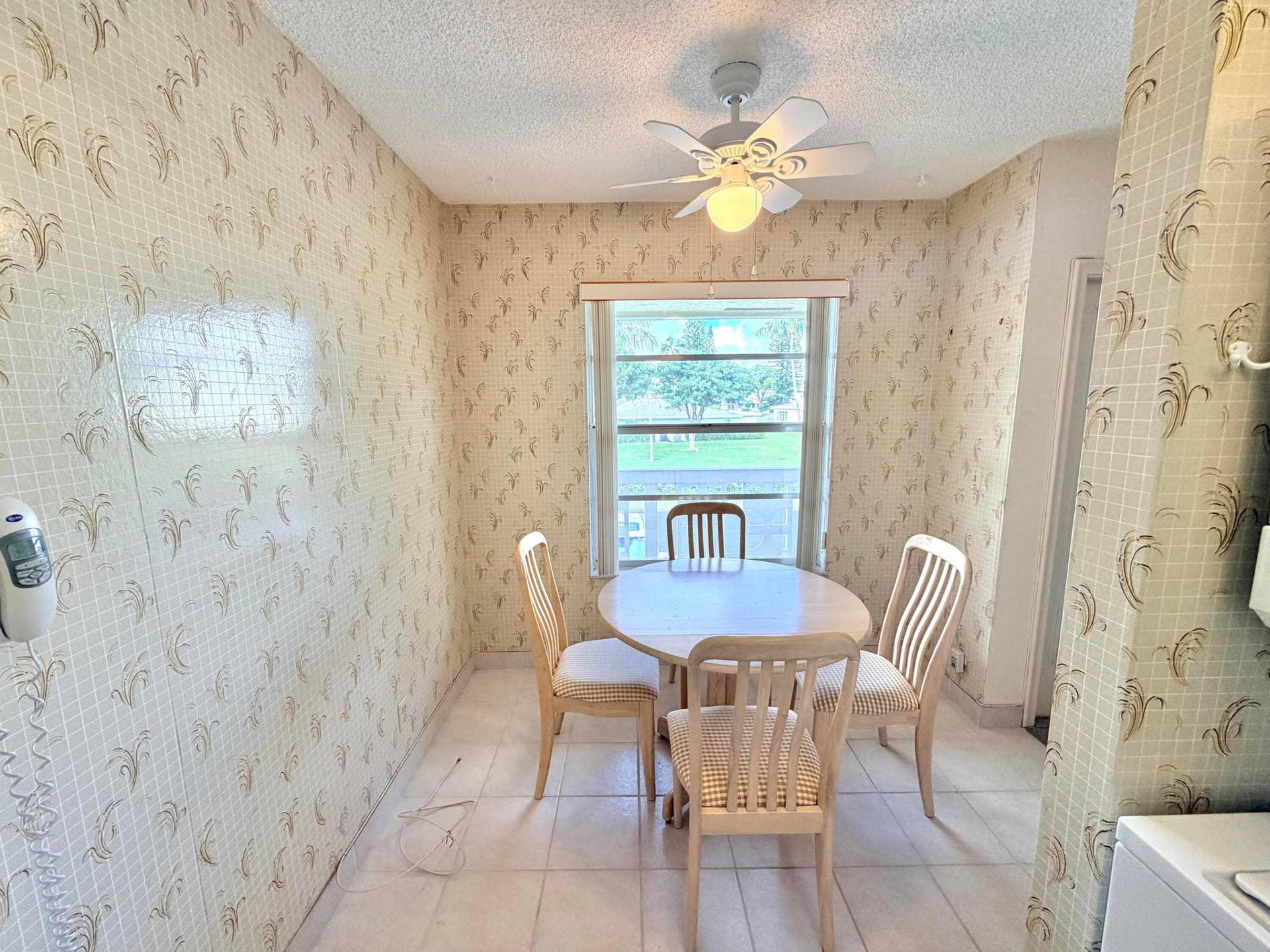 1150 Mahogany Way, #203, Delray Beach, FL 33445 Breakfast area