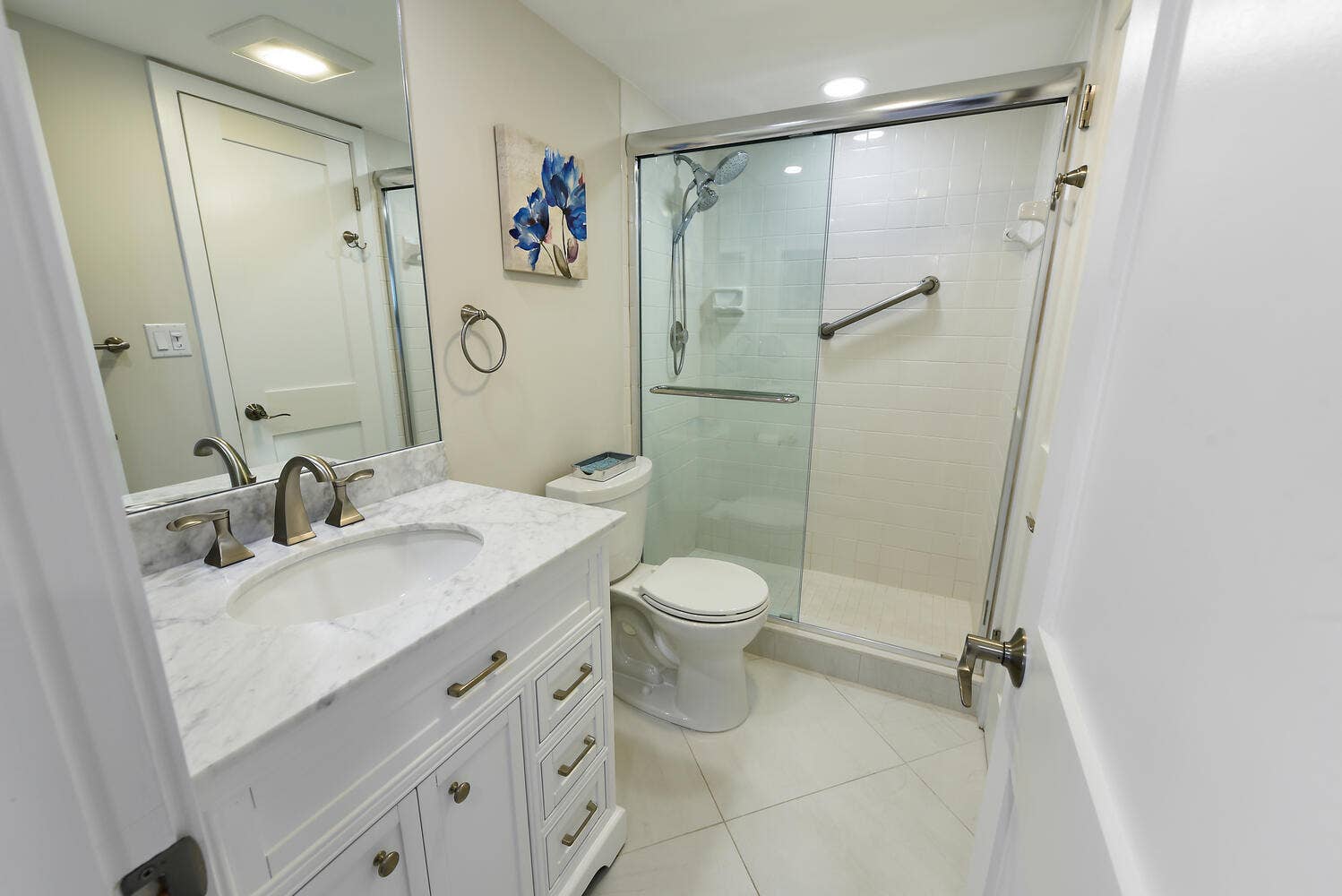 1605 S Us Highway 1, #M3-502, Jupiter, Jupiter, FL 33477 Guest Bathroom off of entry way