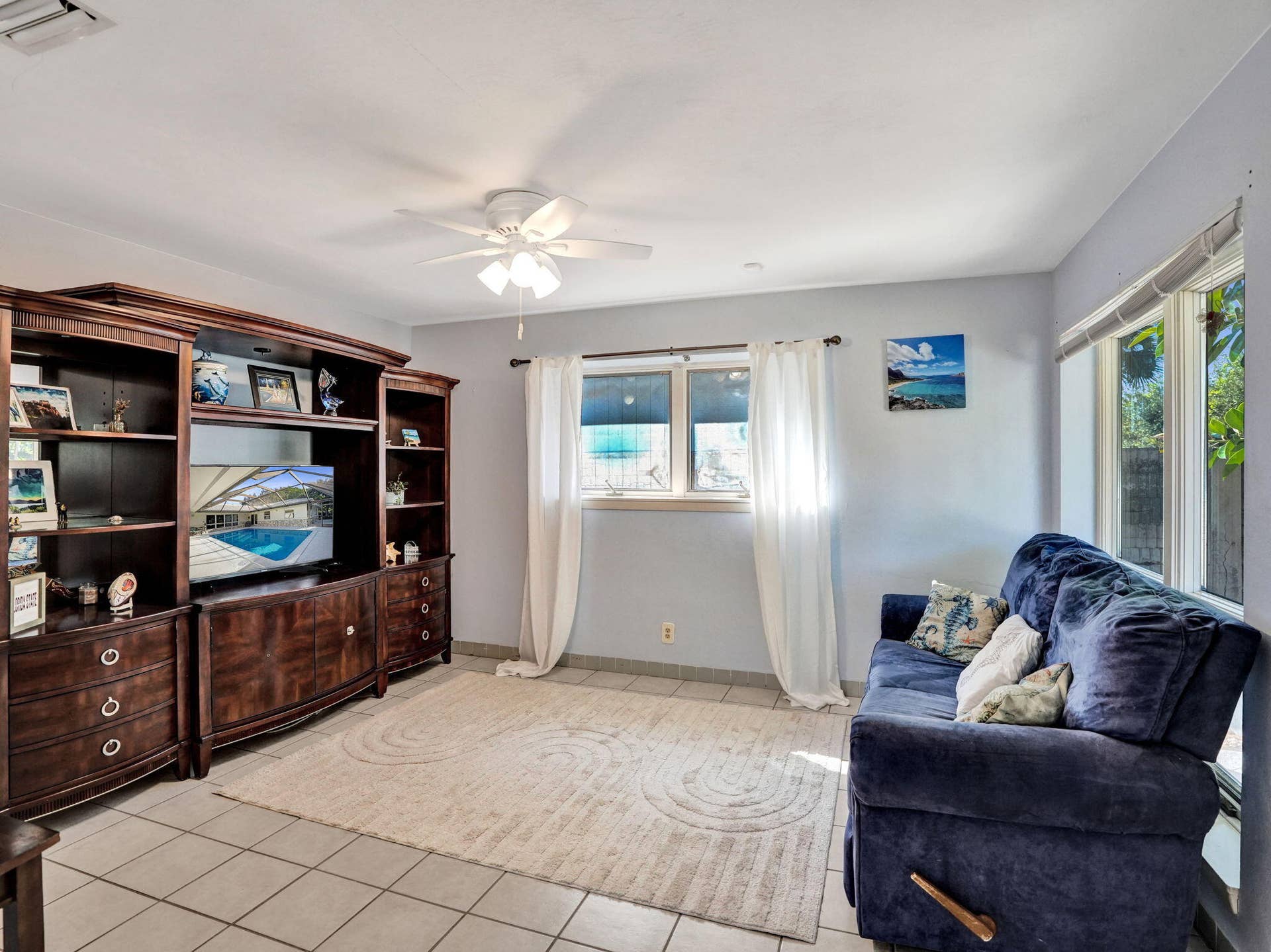 2600 NE 21st Street, Fort Lauderdale, FL 33305 Guest House - Living Area