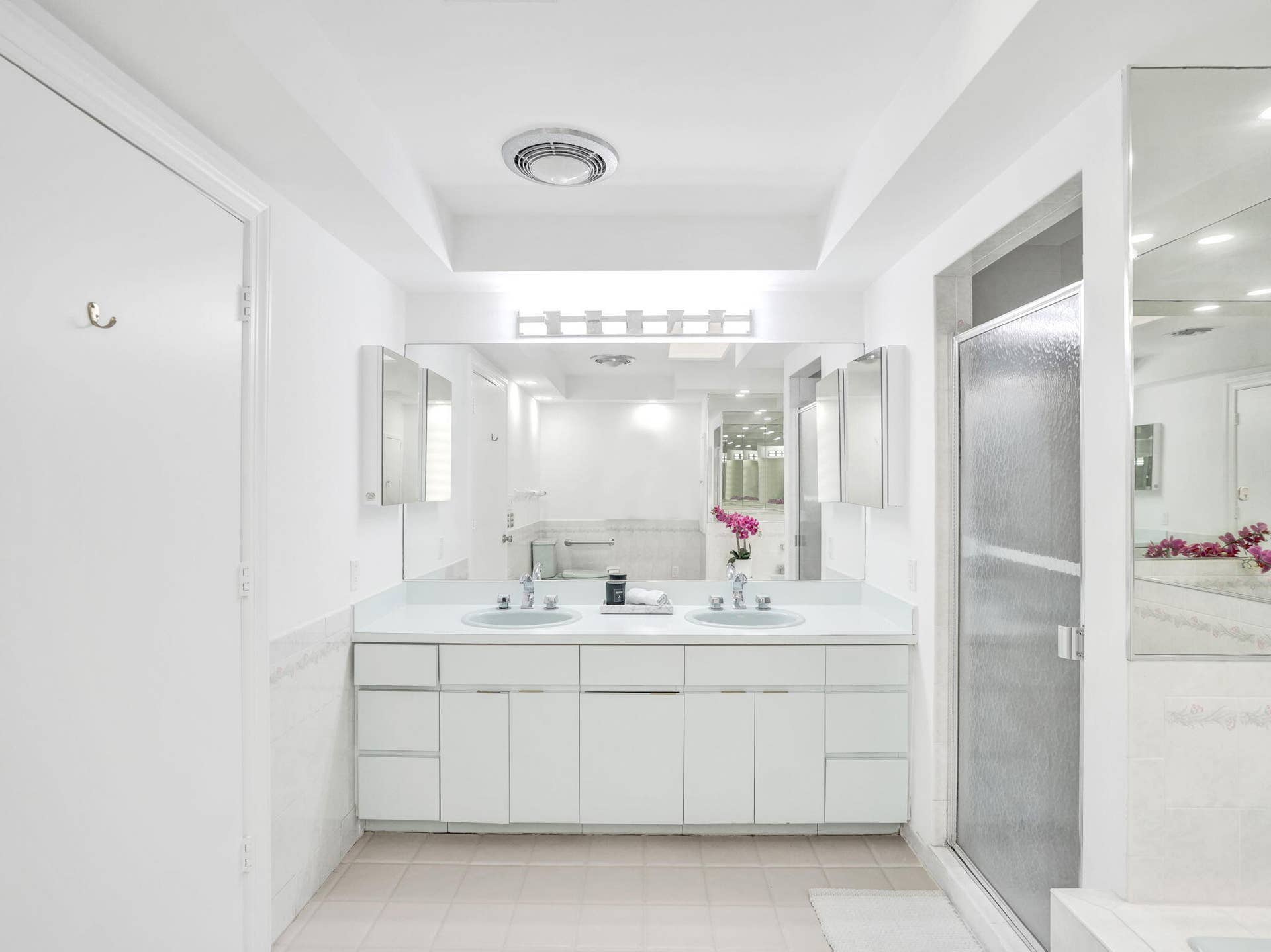 2600 NE 21st Street, Fort Lauderdale, FL 33305 Primary Bathroom