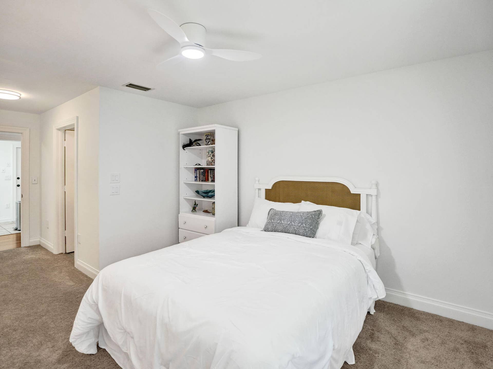 2600 NE 21st Street, Fort Lauderdale, FL 33305 64-web-or-mls-DSC07394