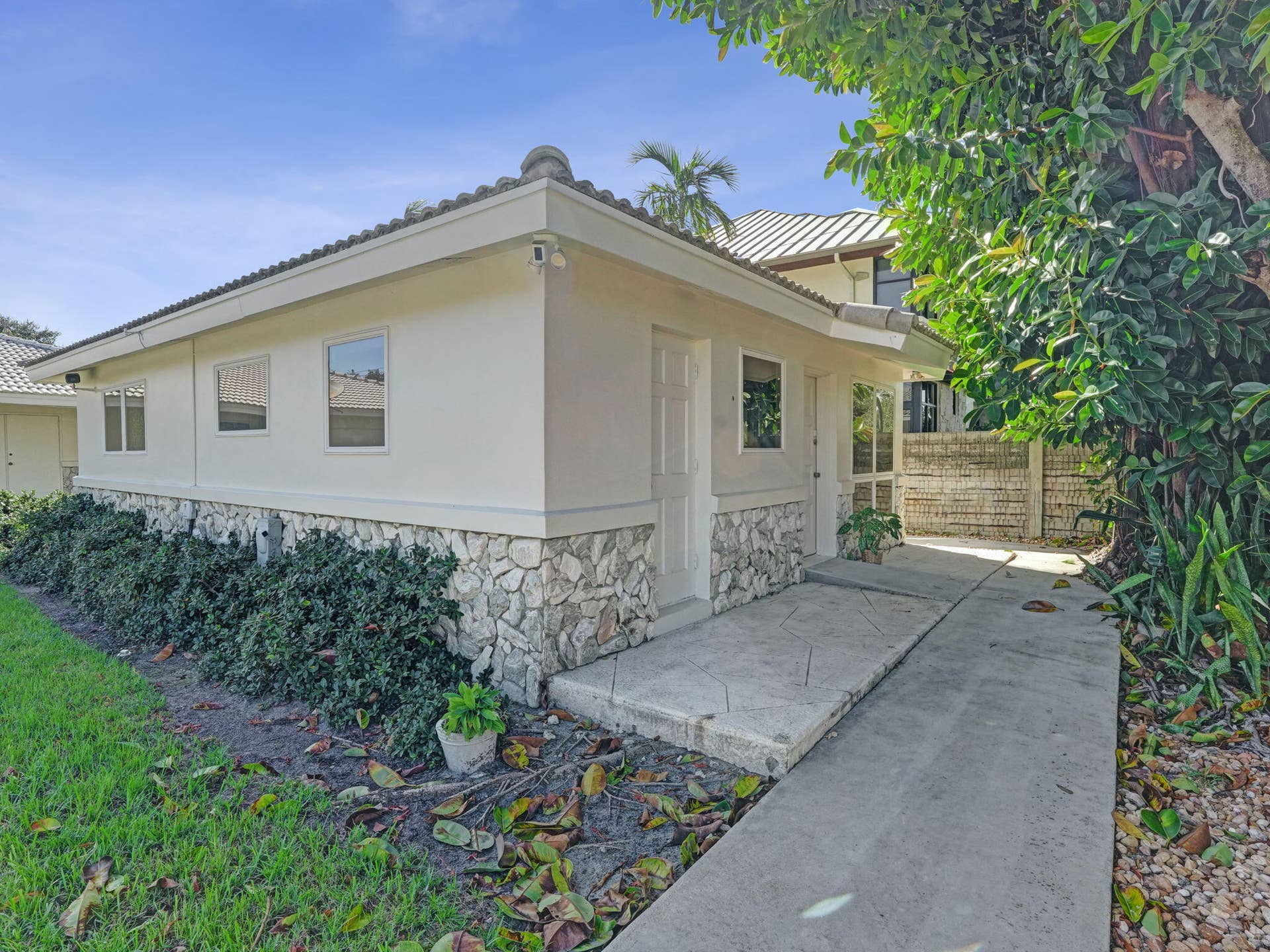 2600 NE 21st Street, Fort Lauderdale, FL 33305 2 bedroom Guest House