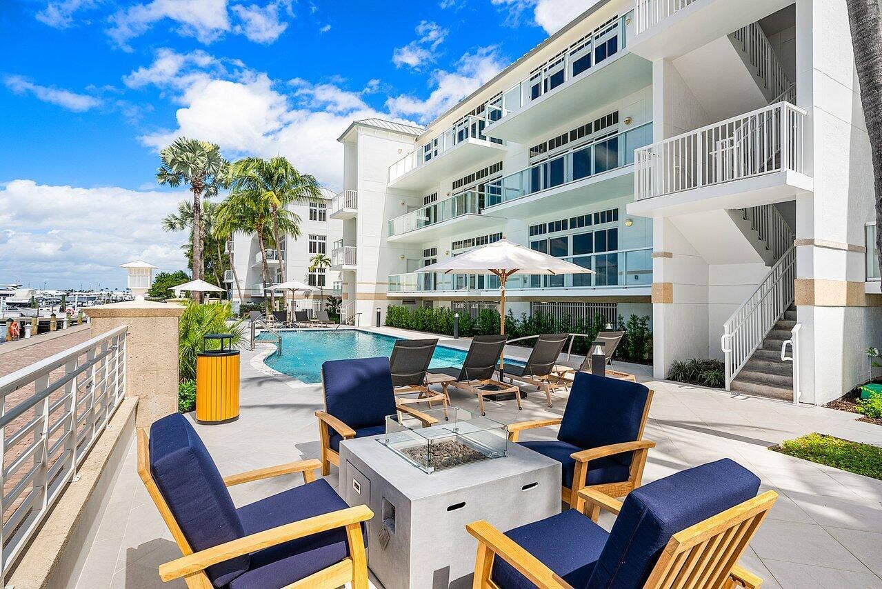 HAVN Waterfront Pool