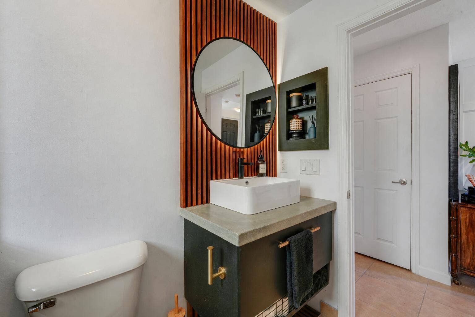 1st Floor Bathroom