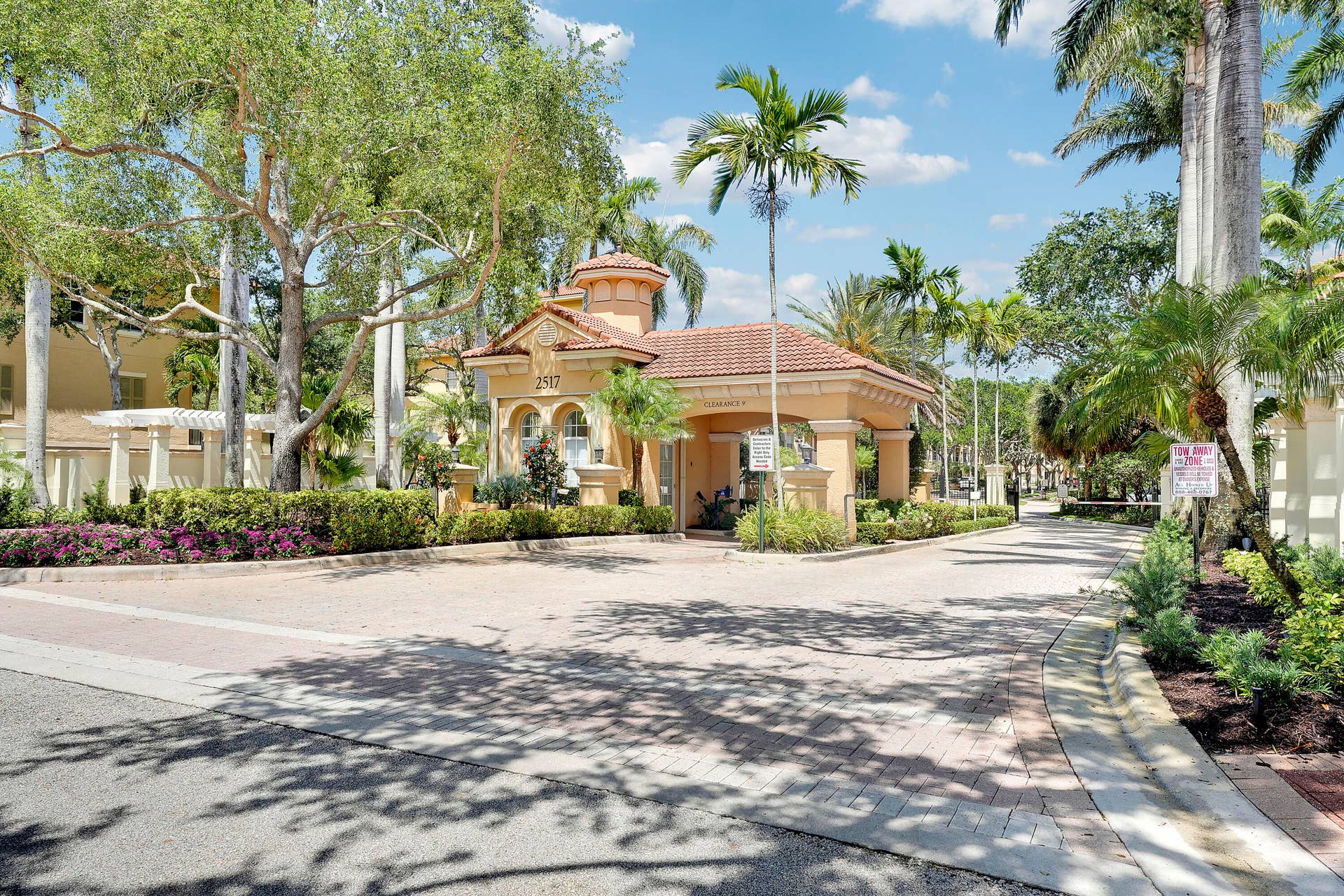 Harbour Oaks Gated Entrance