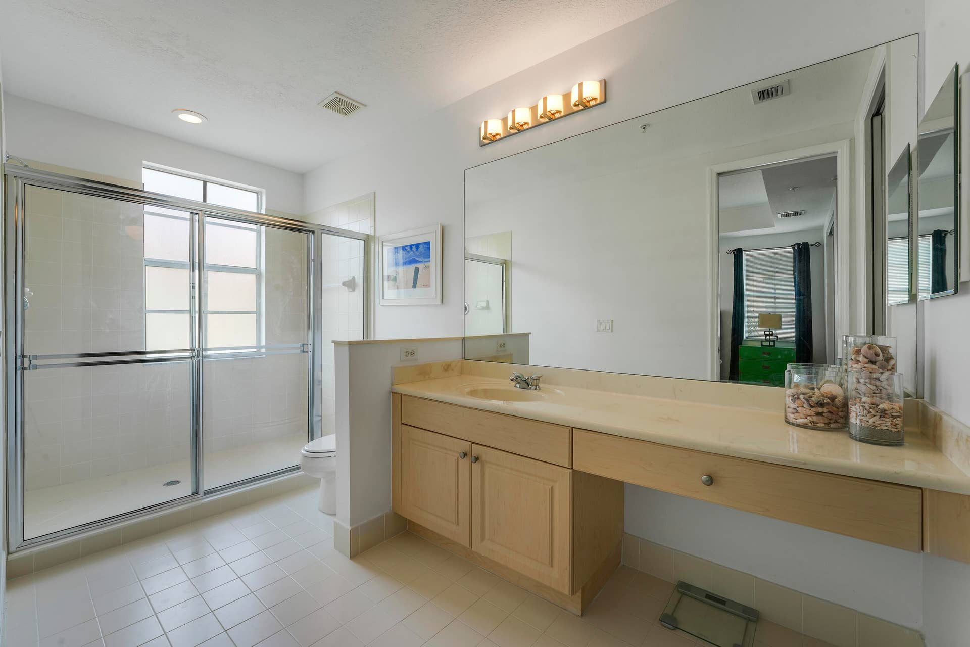 Guest Bathroom / Jr Suite