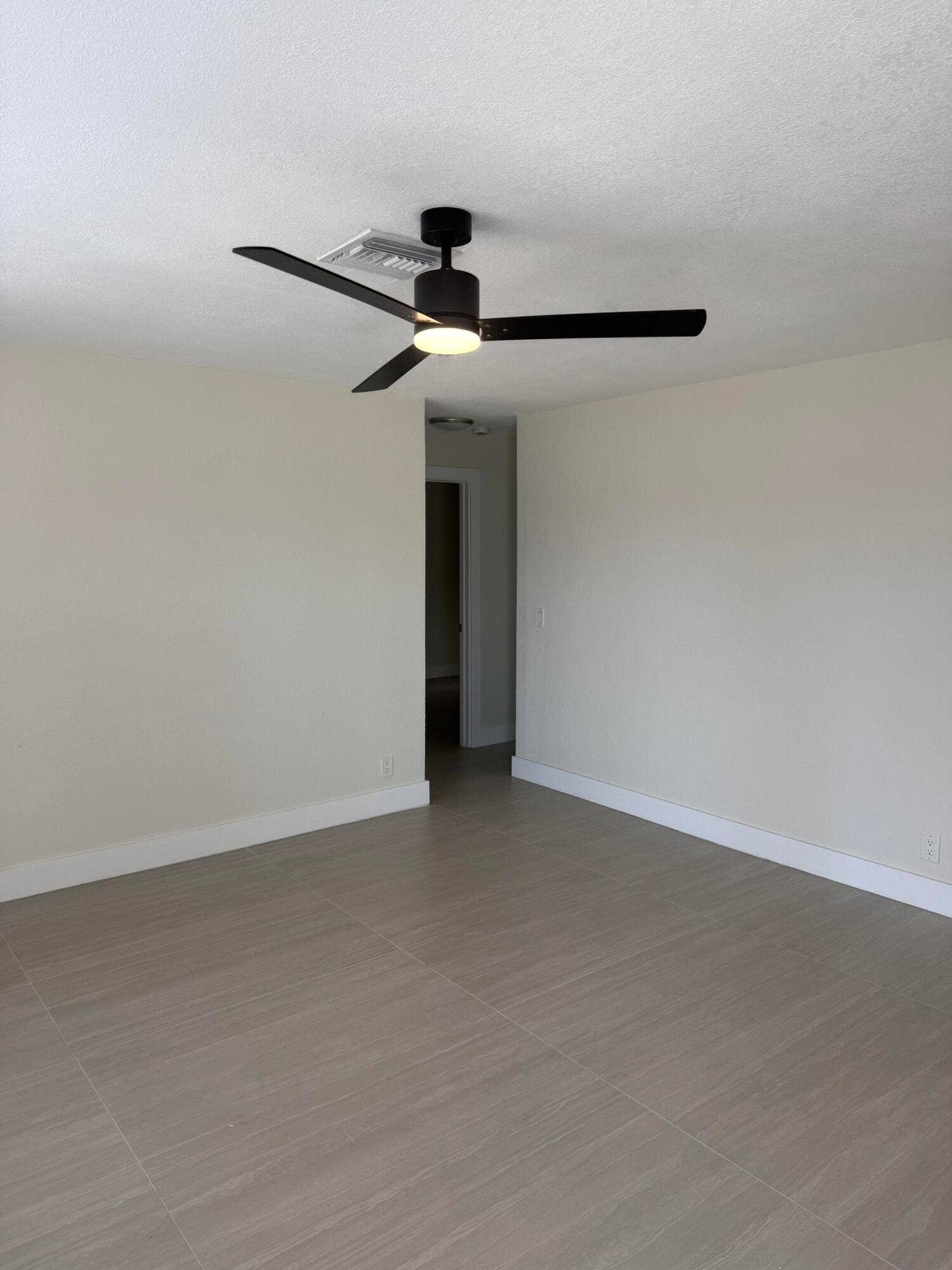6801 Georgia Avenue, #2, West Palm Beach, FL 33405 Living room