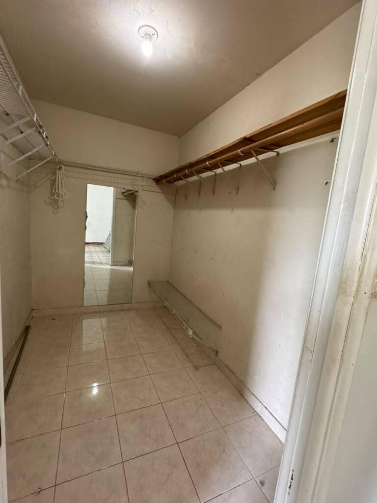 Master Closet2